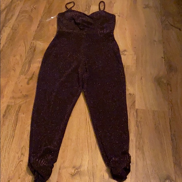 Beautiful sparkly burgundy jumpsuit - Picture 8 of 9